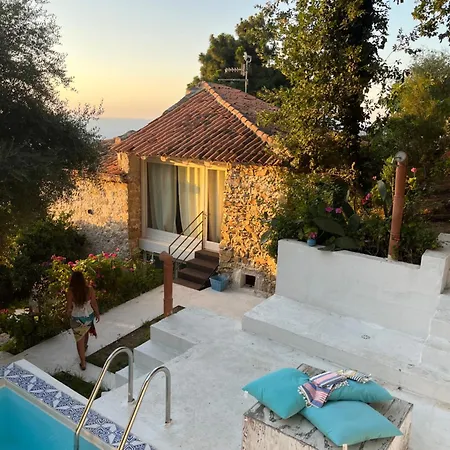 Guest house La Casa Del Nespolo - Exclusive Country - Seaview Pool & Self Check-in (adults Only) Capo d'Orlando